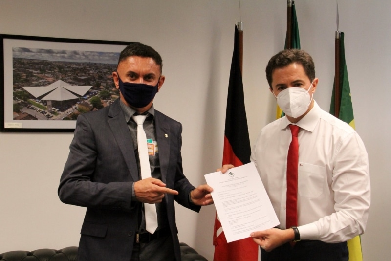Presidente Toninho Menezes solicita olhar especial pela causa animal e clínica veterinária para Cabaceiras e região